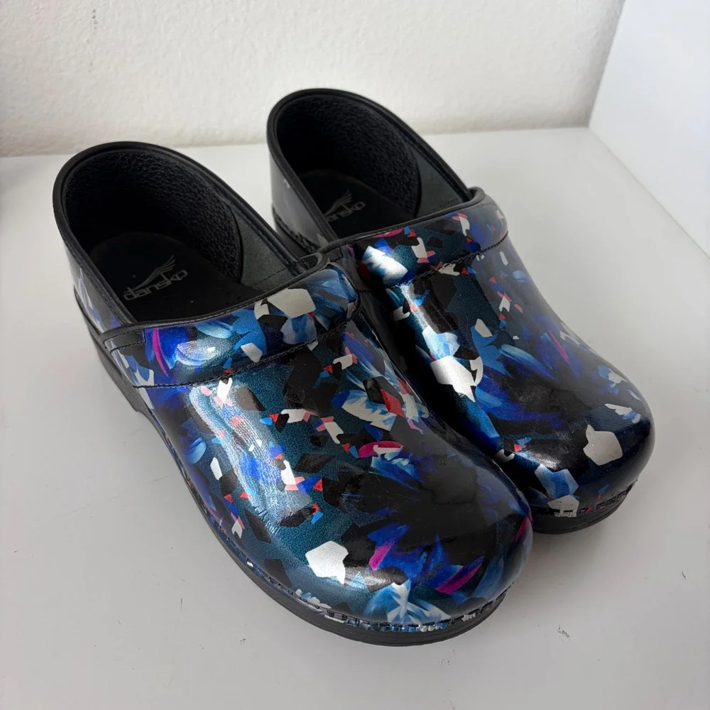 Dansko Professional Clogs Women's 41 (US 10–10.5 )Blue Abstract Patent Nursing - Picture 1 of 5